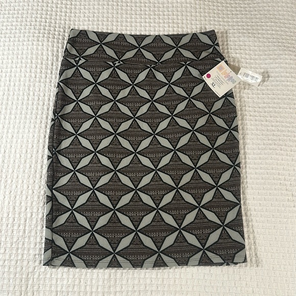 LuLaRoe Women’s Cassie Pencil Skirt/Size: XL /Color: Gray-Black Geometric (NWT) - Picture 1 of 7
